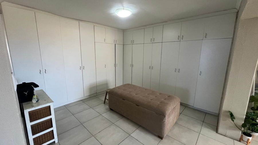5 Bedroom Property for Sale in Wavecrest Eastern Cape